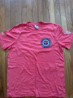 FDNY train for life Men's Pink Short-Sleeve Graphic Crewneck T-Shirt